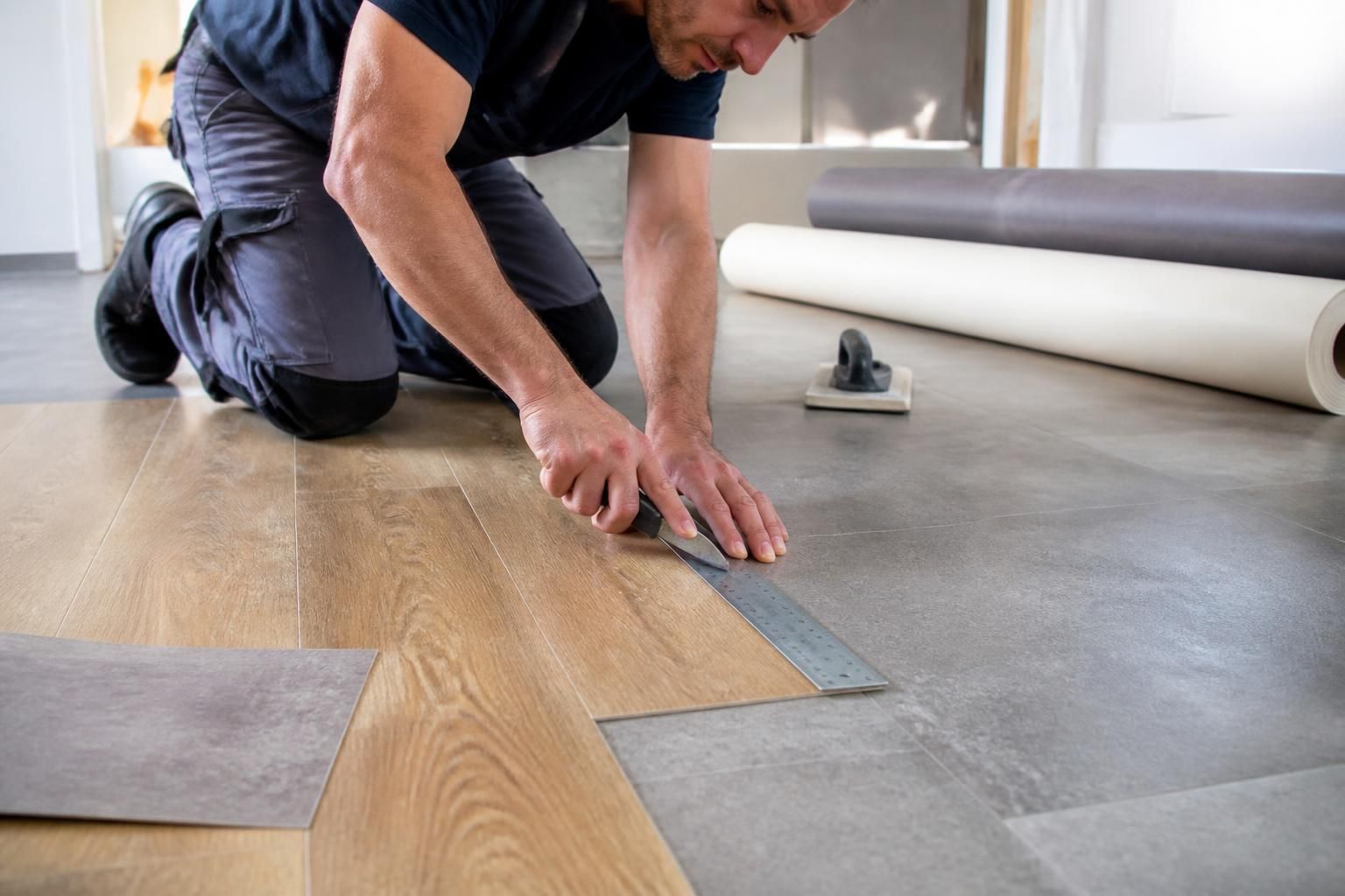 découvrez nos conseils pour la pose de lino et sol pvc, avec les prix au m2 et les techniques essentielles pour un revêtement de sol réussi et durable.